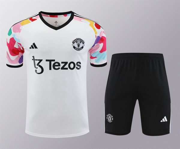 Kit maillot manchester united 2024 2025