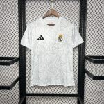 Camiseta de futbol conceptual del Real Madrid 2024 2025