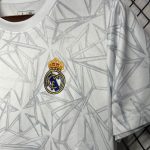 Camiseta de futbol conceptual del Real Madrid 2024 2025