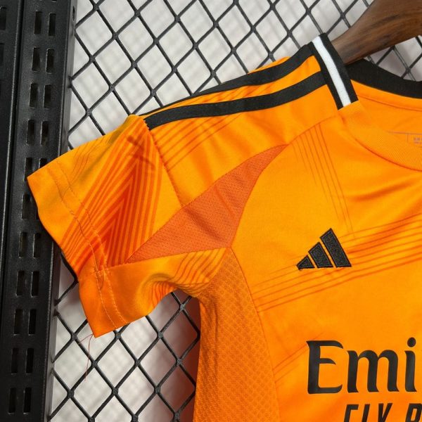 Kit enfant real madrid 2024 2025 extérieur