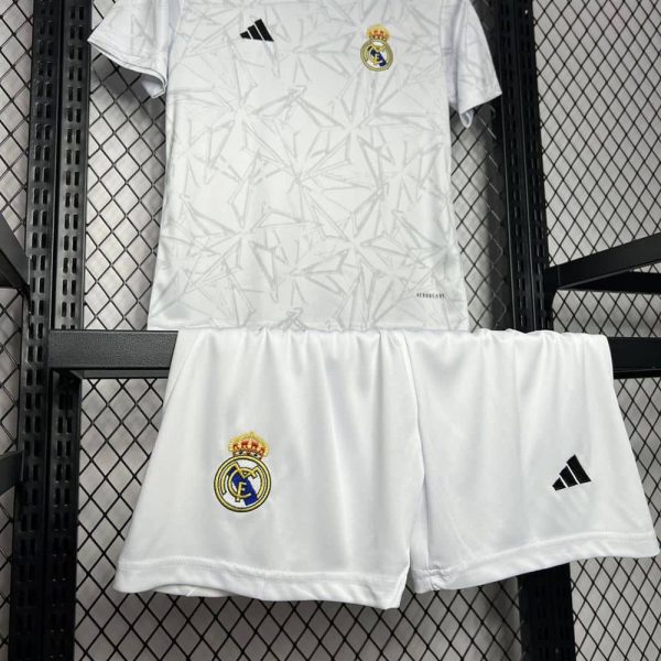 Kit enfant real madrid 2024 2025