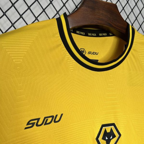 Wolverhampton  maillot foot 2024 2025 domicile