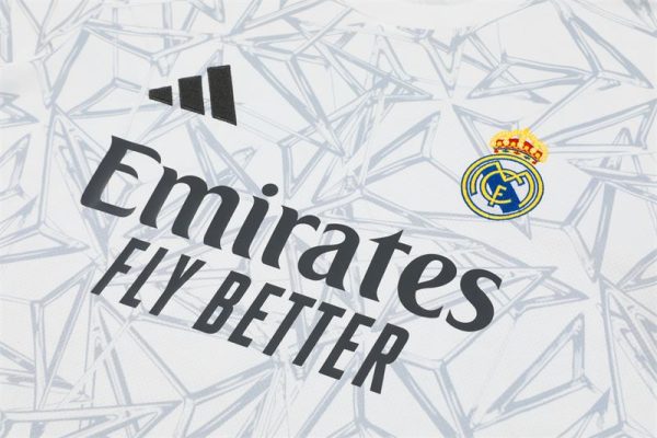 Kit maillot real madrid  entraînement 2024 2025